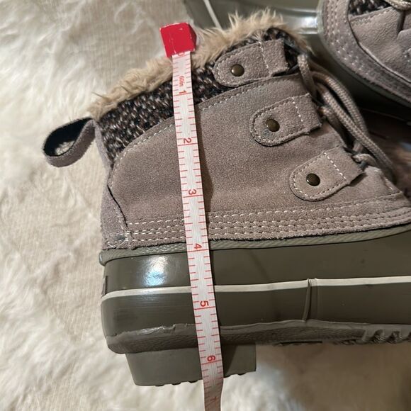 Khombu 7 KERI Green Taupe Short Winter Duck Booties - Picture 13 of 15